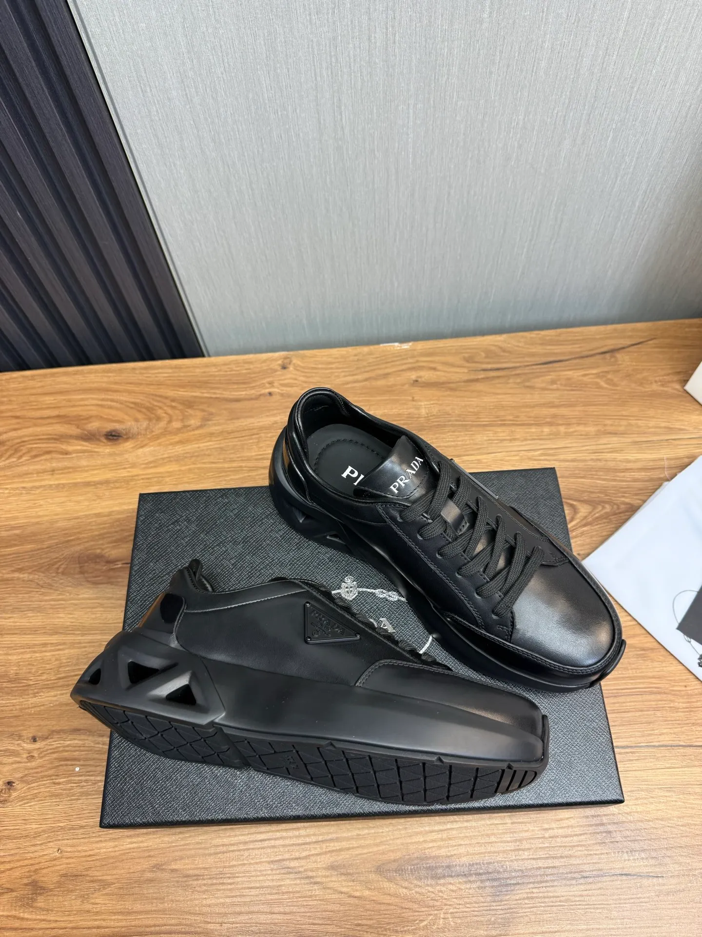Men's shoes 💰820💰 [PRADA] New models synchronized with the official website, high-quality shipments ✔️Best sellers🔥 Original cowhide + cowhide lining, 1🆚1 replica, original bottom, 38-45 (men's 38.45 custom-made, non-returnable)